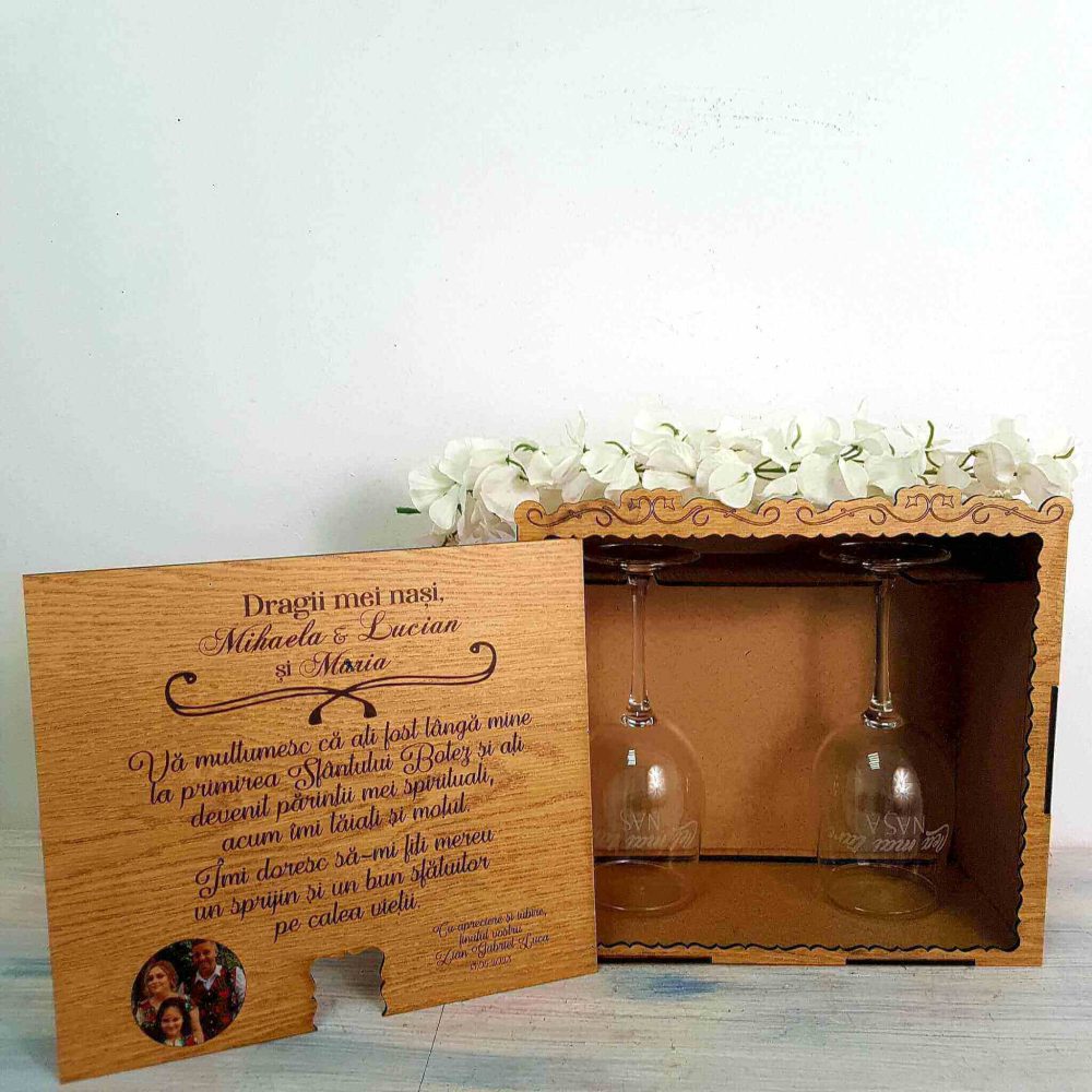 Cutie personalizată pentru pahare borcănoase vin - Nași- Sfântul botez.